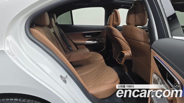 Mercedes-Benz E-Class 2024 — photo 12