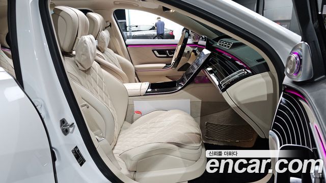 Mercedes-Benz S-Class 2024 — photo 12