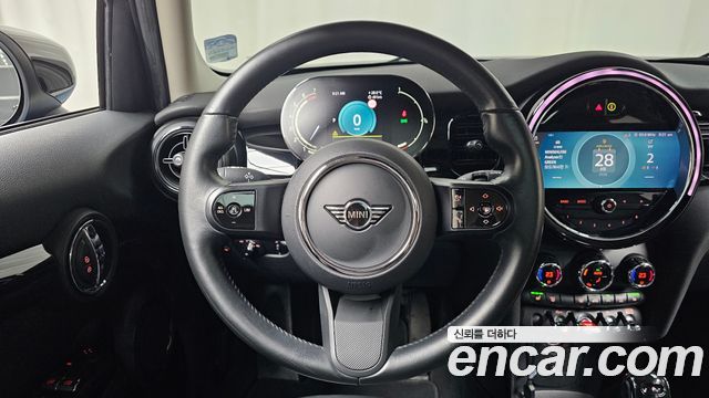 Mini Cooper 2022 — photo 18