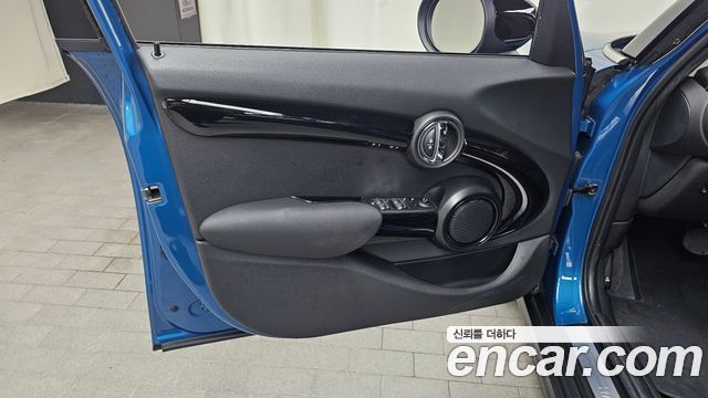 Mini Cooper 2022 — photo 14
