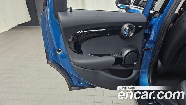 Mini Cooper 2022 — photo 15