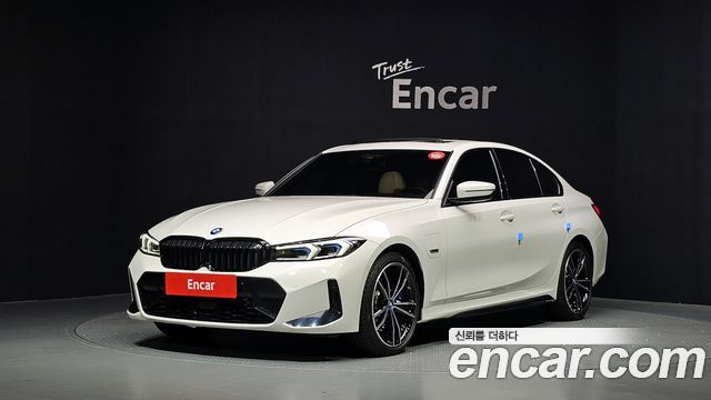 BMW 3-Series 2023 — photo 1