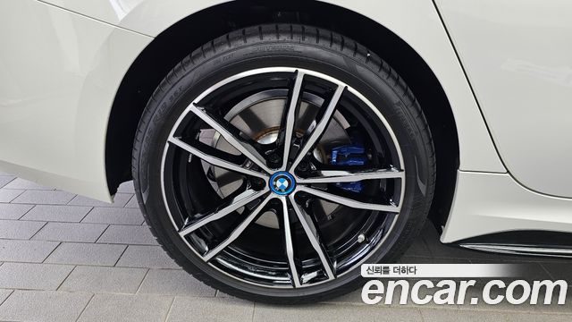 BMW 3-Series 2023 — photo 5