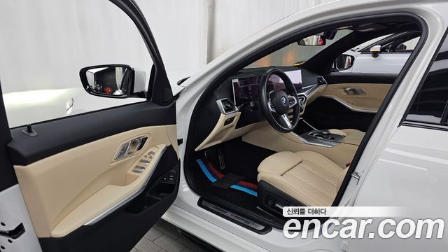 BMW 3-Series 2023 — photo 13