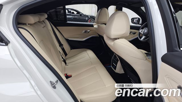 BMW 3-Series 2023 — photo 18