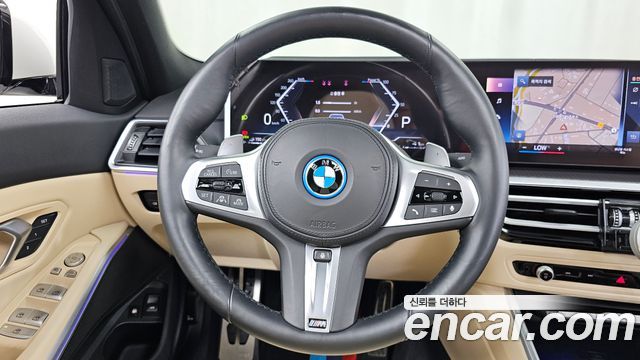 BMW 3-Series 2023 — photo 19