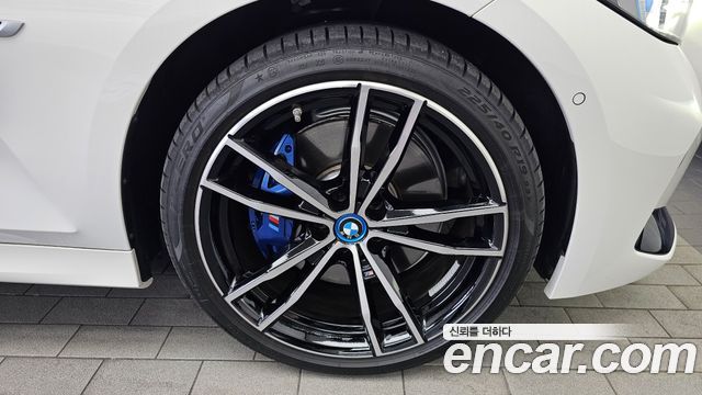 BMW 3-Series 2023 — photo 7