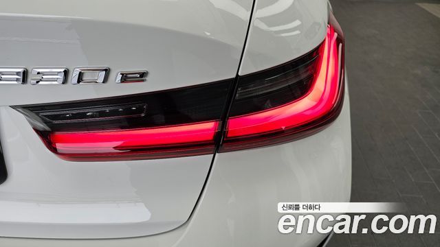 BMW 3-Series 2023 — photo 9