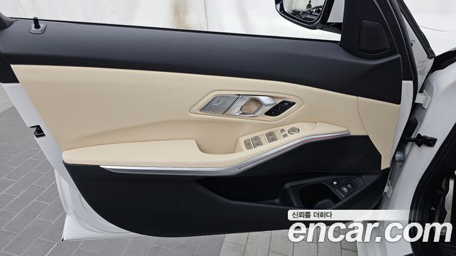 BMW 3-Series 2023 — photo 14