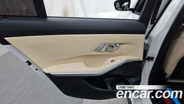 BMW 3-Series 2023 — photo 15