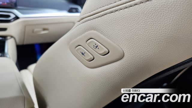 BMW 3-Series 2023 — photo 29