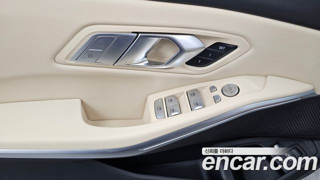 BMW 3-Series 2023 — photo 34