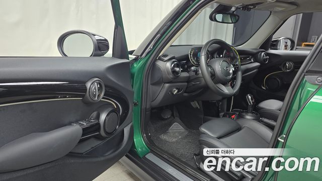 Mini Cooper 2022 — photo 13