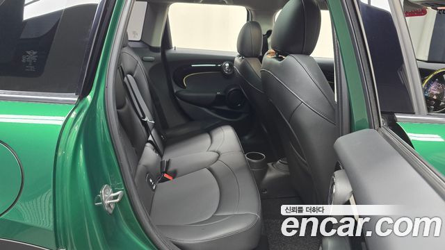 Mini Cooper 2022 — photo 17