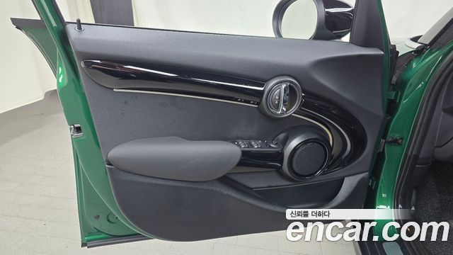 Mini Cooper 2022 — photo 14
