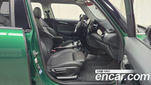 Mini Cooper 2022 — photo 16