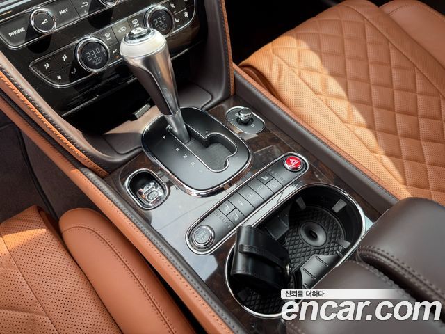 Bentley Flying Spur 2018 — photo 11