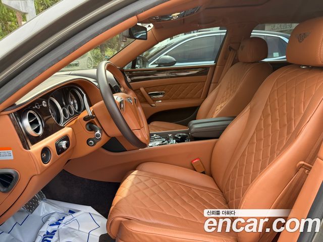 Bentley Flying Spur 2018 — photo 13