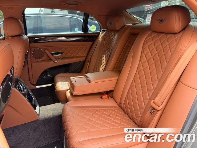Bentley Flying Spur 2018 — photo 15