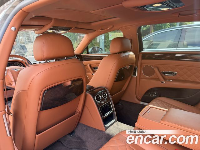 Bentley Flying Spur 2018 — photo 16