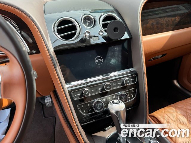 Bentley Flying Spur 2018 — photo 18