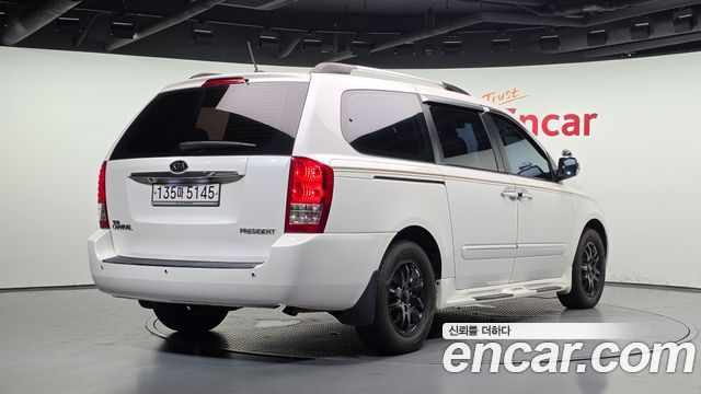 Kia Canival 2010 — photo 2