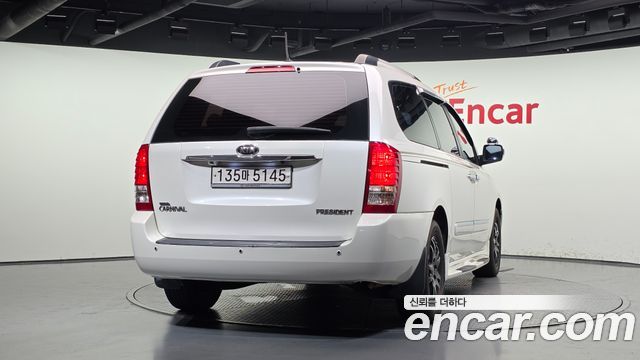 Kia Canival 2010 — photo 4