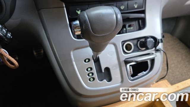 Kia Canival 2010 — photo 9