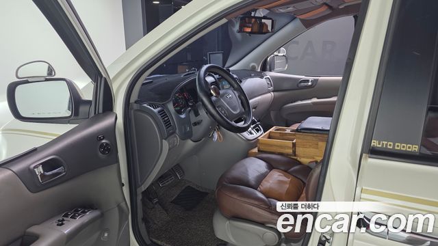 Kia Canival 2010 — photo 10