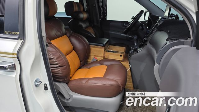 Kia Canival 2010 — photo 11