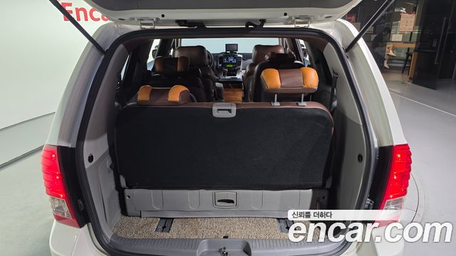 Kia Canival 2010 — photo 20