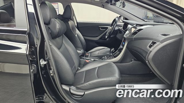 Hyundai AVANTE 2015 — photo 17