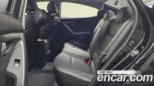 Hyundai AVANTE 2015 — photo 18