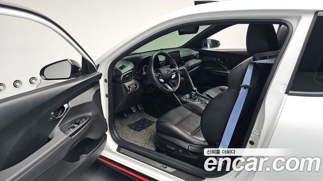 Hyundai Veloster 2022 — photo 13
