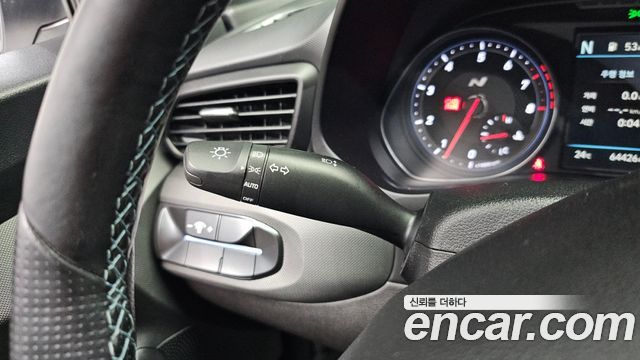 Hyundai Veloster 2022 — photo 23