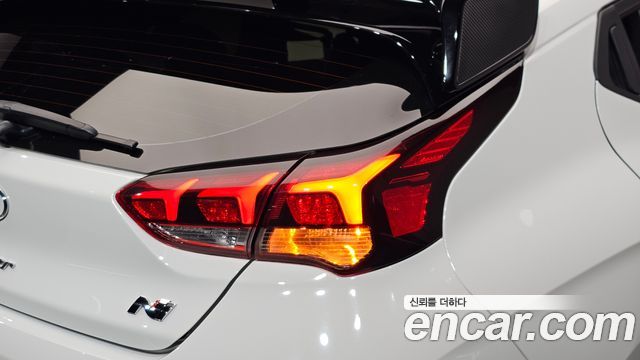 Hyundai Veloster 2022 — photo 9