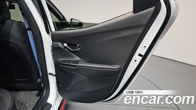 Hyundai Veloster 2022 — photo 15