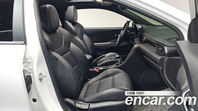 Hyundai Veloster 2022 — photo 16