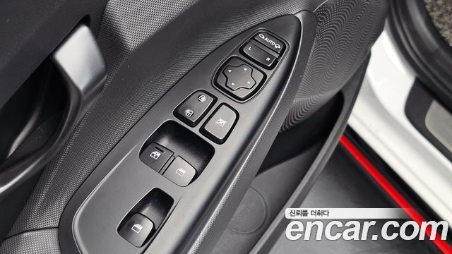 Hyundai Veloster 2022 — photo 29