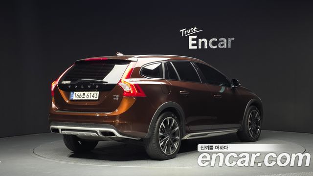 Volvo V60 2016 — photo 2