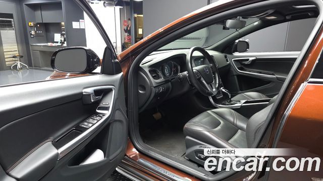 Volvo V60 2016 — photo 10