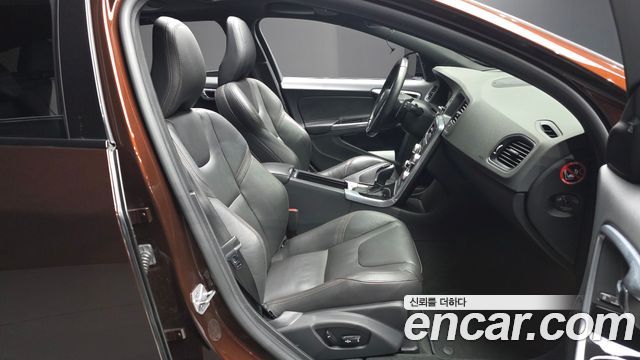 Volvo V60 2016 — photo 11