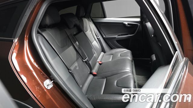 Volvo V60 2016 — photo 12