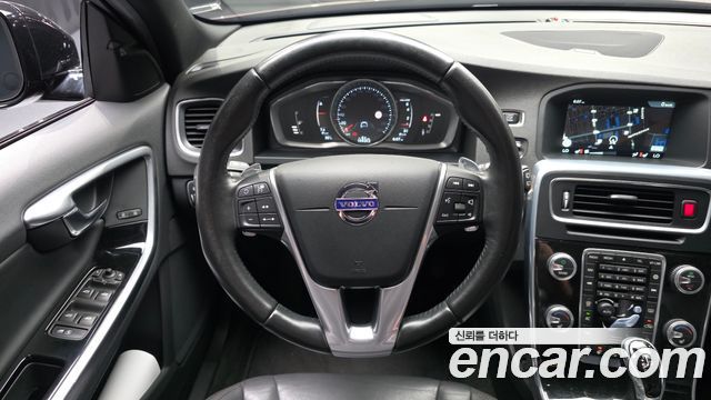Volvo V60 2016 — photo 13