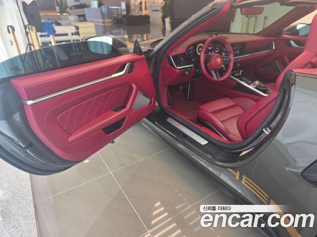 Porsche 911 2023 — photo 14