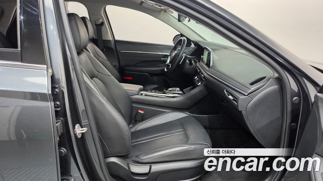 Hyundai Sonata 2022 — photo 16