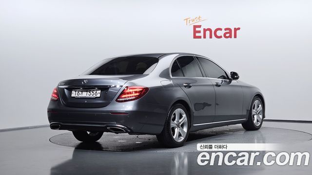 Mercedes-Benz E-Class 2017 — photo 2