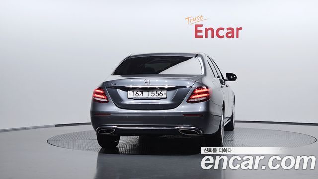 Mercedes-Benz E-Class 2017 — photo 4