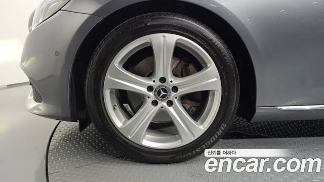 Mercedes-Benz E-Class 2017 — photo 5
