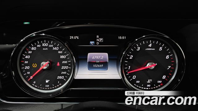 Mercedes-Benz E-Class 2017 — photo 11